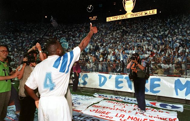 Le défenseur de l'OM Basile Boli auteur de l'unique but de la finale de la Ligue des champions, à Munich, remporté contre l'AC Milan, le 26 mai 1993 [Georges Gobet / AFP/Archives]