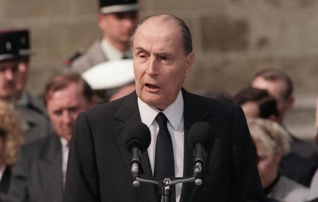 François Mitterrand lors de son discours aux obsèques de Pierre Bérégovoy le 4 mai 1993 à Nevers [Michel Gangne / AFP]