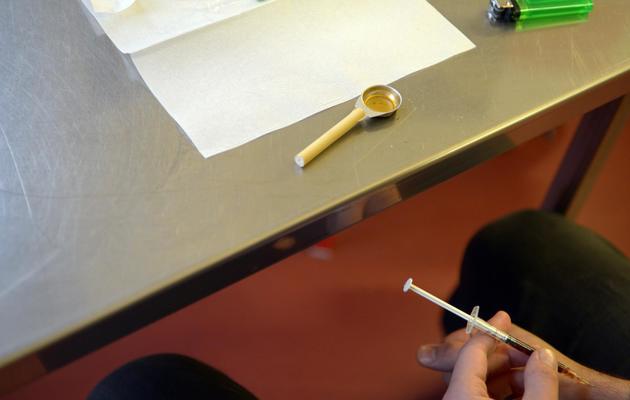 Un toxicomane dans une salle de consommation de drogue le 5 novembre 2012 à Berlin [Johannes Eisele / AFP/Archives]