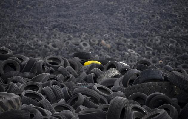 Des millions de pneus entassés dans une décharge, le 9 janvier 2013 à Sesena, près de Madrid [Pedro Armestre / AFP]