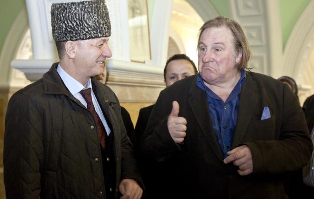 Gérard Depardieu avec le ministre tchétchène de la culture, Dikal Muzakayev (g), le 25 février 2013 à Grozny [Elena Fitkulina / AFP/Archives]