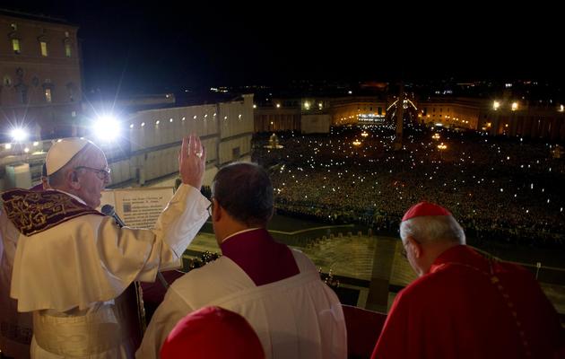 Le pape François au balcon de la basilique Saint-Pierre le 13 mars 2013 à RomeI [- / AFP]