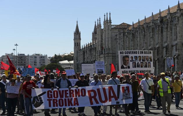 Des manifestants protestent, le 25 mai 2013 à Belem, contre l'austérité mise en oeuvre par le gouvernement portugais [Francisco Leong / AFP]