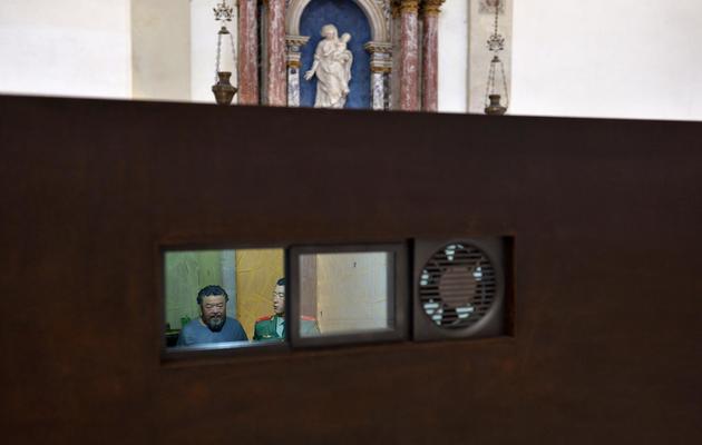 Une scène de la détention de l'artiste chinois Ai Weiwei, dans l'église Saint-Antonin à Venise, le 29 mai 2013 [Gabriel Bouys / AFP]