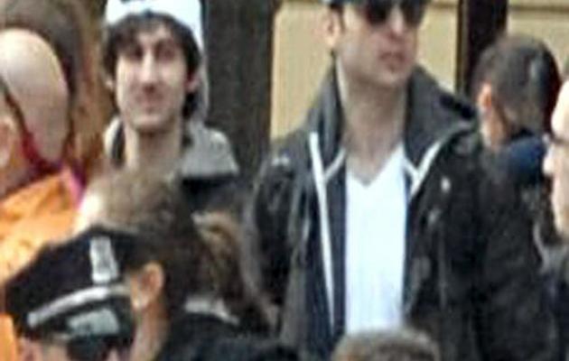 Les frères Tsarnaev près de la ligne d'arrivée du marathon de Boston, le 19 avril 2013 [ / FBI/AFP/Archives]