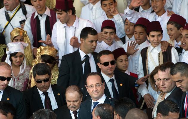 François Hollande et Abdelaziz Bouteflika à Alger, le 19 décembre 2012 [Bertrand Langlois / AFP]