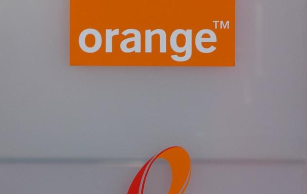 Le logo de Orange (haut) et celui de France Télécom (Bas) [Jean Ayissi / AFP/Archives]
