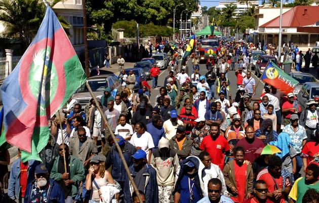 Des manifestants défilent, le 22 août 2009 dans les rues de Nouméa [Marc Le Chelard / AFP/Archives]