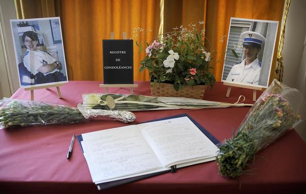 Vue prise le 21 mai 2010 à la mairie de Villiers-sur-Marne, du cahier de condoléances en mémoire d'Aurélie Fouquet, la policière municipale tuée la veille lors d'une fusillade [Olivier Laban-Mattei / AFP/Archives]