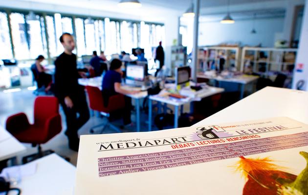 Des journalistes de Mediapart dans les locaux de la rédaction à Paris, le 8 juillet 2010 [Martin Bureau / AFP/Archives]