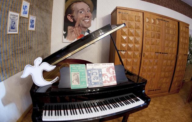 Le piano de Charles Trenet exposé le 23 août 2011 dans la maison natale du chanteur à Narbonne [Pascal Pavani / AFP/Archives]