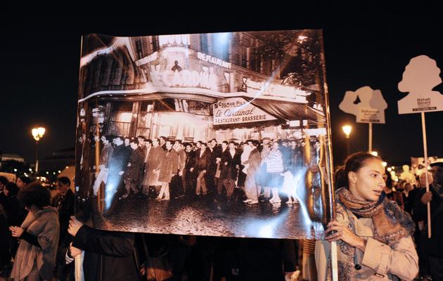Des manifestants le 17 octobre 2011 à Paris commémorent les 50 ans de la répression sanglante du 17 octobre 1961 [Mehdi Fedouach / AFP/Archives]