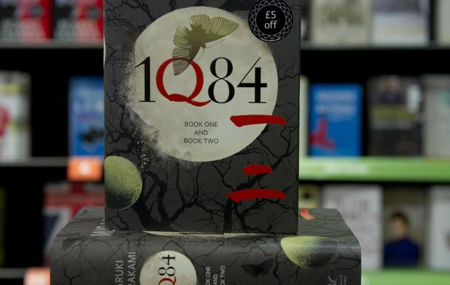 Les deux premiers volumes du roman "1Q84" de Murakami dans une librairie de Londres, le 18 octobre 2011 [Facundo Arrizabalaga / AFP]