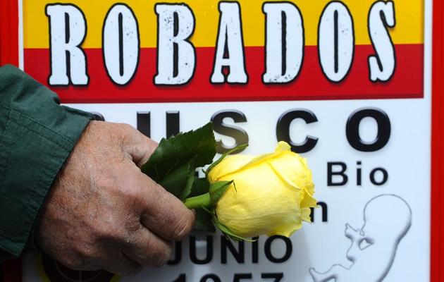 Une victime du  scandale des "bébé volés du franquisme" manifeste pour que la justice enquête, le 20 avril 2012 à Madrid [Pierre-Philippe Marcou / AFP/Archives]