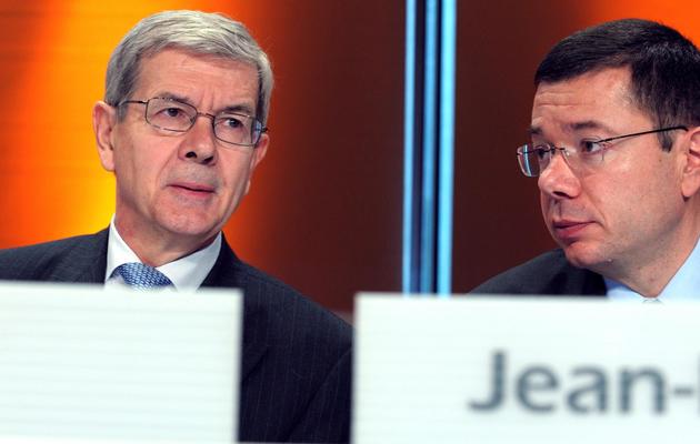 Le patron de PSA Philippe Varin (gauche) et le directeur financier Jean-Baptiste de Chatillon, le 25 avril 2012 à Paris [Eric Piermont / AFP/Archives]