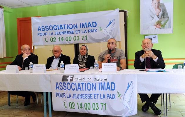 La mère et le frère (2è droite) de Imad Ibn Ziaten lancent le 16 juin 2012 à Sotteville-les-Rouen l'association à la mémoire de la première victime de Mohamed Merah [Mehdi Fedouach / AFP]