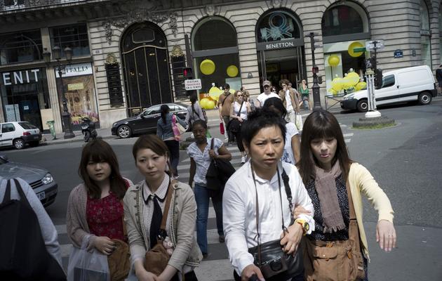Des touristes dans le quartier de l'Opéra le 29 juin 2012 à Paris [Fred Dufour / AFP/Archives]