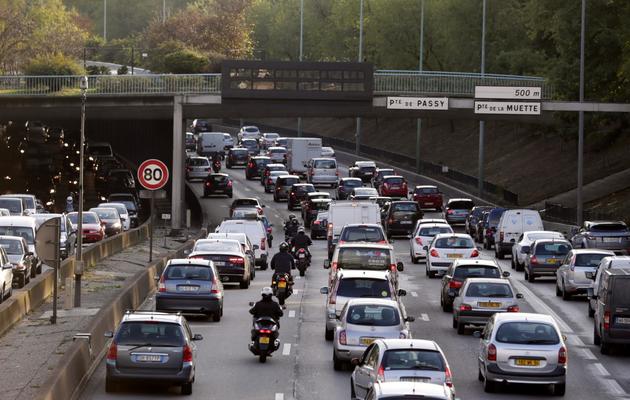 Des voitures et motos roulent sur le périphérique parisien [Kenzo Tribouillard / AFP/Archives]