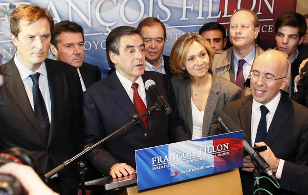 François Fillon (c) annonce sa courte victoire à l'élection du président de l'UMP, le 18 novembre 2012 à Paris [Patrick Kovarik / AFP]