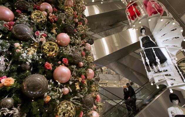 Décorations de Noël dans un grand magasin à Paris [Joel Saget / AFP/Archives]