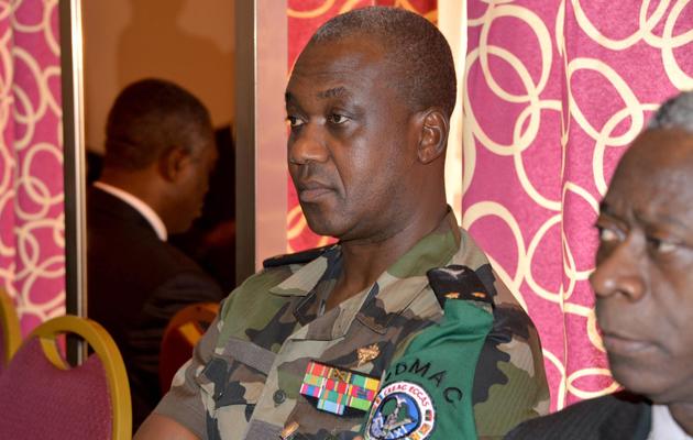 Le général Jean-Félix Akaga le 28 décembre 2012 à Libreville [Xavier Bourgois / AFP/Archives]