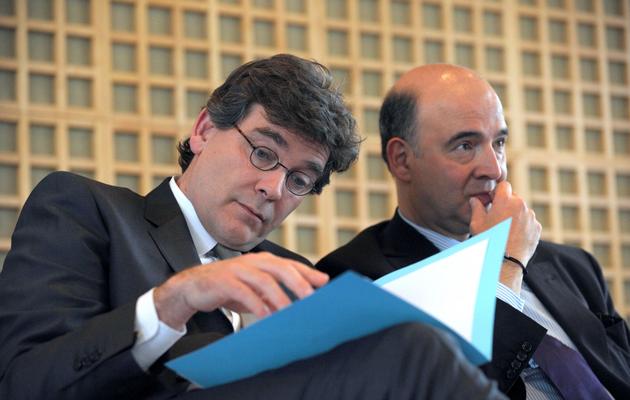 Le ministre du Redressement productif Arnaud Montebourg (g) et le ministre de l'Economie, Pierre Moscovici, le 9 janvier 2013 à Paris [Eric Piermont / AFP/Archives]
