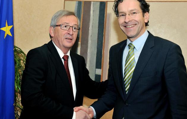 Jean-Claude Juncker, président de l'Eurogroupe (g), et son successeur le ministre néerlandais des Finances Jeroen Dijsselbloem, le 18 janvier 2013 à Luxembourg [Georges Gobet / AFP/Archives]