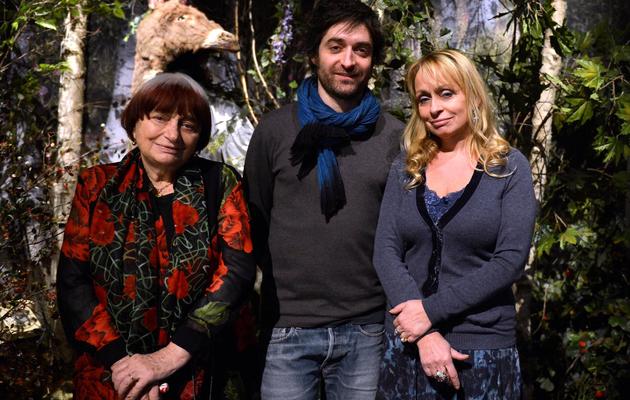 Agnès Varda (g) pose avec ses enfants Mathieu Demy et Rosalie Varda-Demy, le 3 avril 2013, à la Cinémathèque de Paris [Miguel Medina / AFP]
