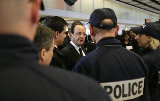 François Hollande, le 18 avril 2013, à l'aéroport de Roissy-Charles de Gaulle [Kenzo Tribouillard / Pool/AFP]