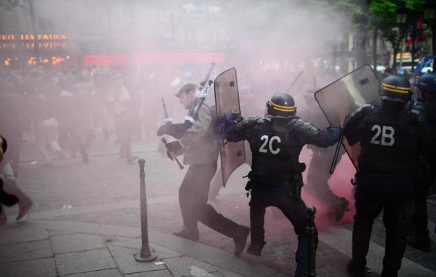 Des échauffourées éclatent lors d'une manifestation contre le mariage gay, à Paris le 16 mai 2013 [Martin Bureau / AFP/Archives]