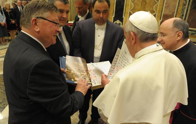 Le pape François reçoit des parlementaires français, le 15 juin 2013 au Vatican [- / Osservatore Romano/AFP]