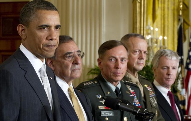 Barack Obama, Leon Panetta, David Petraeus, John Allen et Ryan Cocker  le 28 avril 2011 à la Maison Blanche [Saul Loeb / AFP/Archives]