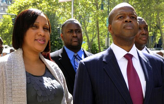 Nafissatou Diallo et son avocat Kenneth Thompson le 22 août 2011 à New York [Timothy A. Clary / AFP/Archives]