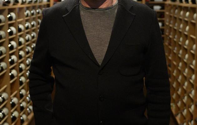 Le chef espagnol Ferran Adria pose le 25 avril 2013 dans la cave de Sotheby's à New York, où des bouteilles de la cave de son ex-restaurant ElBulli doivent être mises aux enchères le 26 avril 2013 [Emmanuel Dunand / AFP]