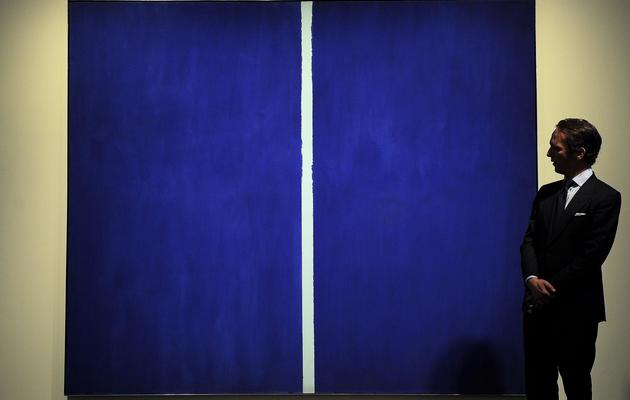 "Onement VI", une oeuvre du peintre américain Barnett Newman, mis en vente chez Sotheby's à New York, le 3 mai 2013 [Emmanuel Dunand / AFP/Archives]