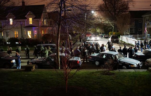 Les forces de l'ordre sur les lieux où a été interpellé Djokhil Tsarnaev, le 19 avril 2013 à Watertown, dans la banlieue de Boston [Spencer Platt / Getty Images/AFP]