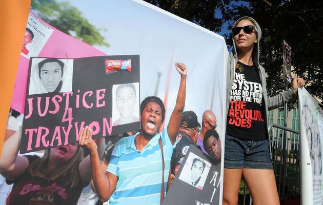 Des soutiens de la famille de Trayvon Martin sont présents devant le tribunal à Sanford, en Floride, le 10 juin 2013 [Gerardo Mora / Getty Images/AFP]