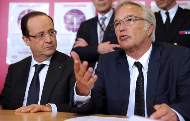 François Hollande et François Rebsamen, nouveau ministre du Travail, le 11 mars 2013 près de Dijon [Philippe Wojazer / Pool/AFP]