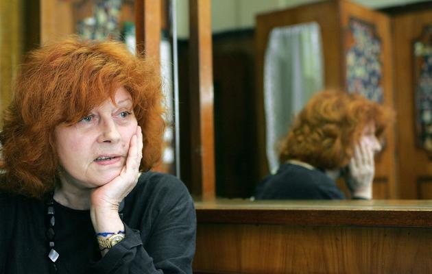 L'écrivain Régine Desforges est interviewée dans un café parisien le 23 avril 2007  [Damien Meyer / AFP/Archives]