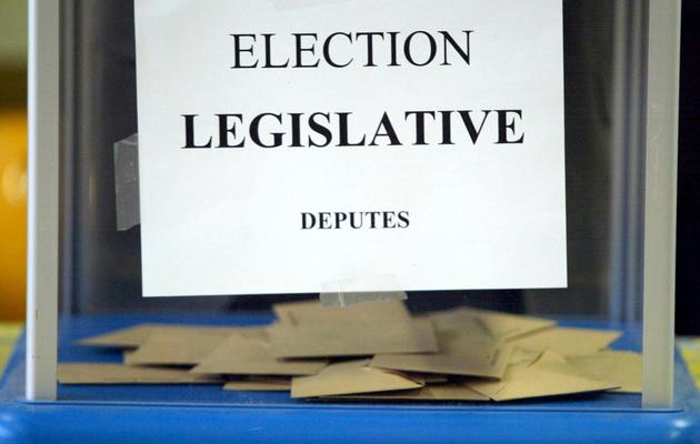 Bulletins de vote dans une urne lors d'élections législatives le 09 mai 2002 à Cintegabelle [Pascal Pavani / AFP/Archives]