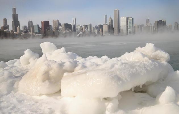 Le lac Michigan pris dans les glaces le 6 janvier 2014 à Chicago  [Scott Olson / Getty Images/AFP]