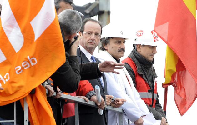 François Hollande, candidat à la présidence, sur le site d'ArcelorMittal à Florange, le 24 février 2012 [Jean-Christophe Verhaegen / AFP/Archives]