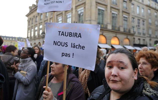 Nina participe le 15 octobre 2012 à Paris à une manifestation de protestation contre le verdict rendu au procès de l'affaire des "tournantes" de Fontenay-sous-Bois [Mehdi Fedouach / AFP/Archives]