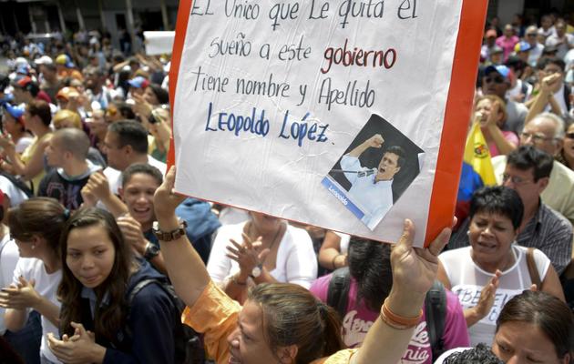 Des partisans de l'opposant Leopoldo López manifestent devant le Palais de Justice à Caracas, le 19 février 2014 [Raul Arboleda / AFP]
