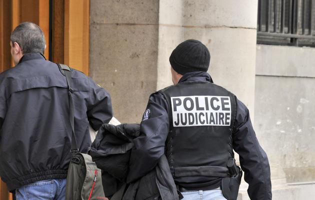Des membres de la police judiciaire arrivent, le 11 janvier 2011 à l'entrée du 36, quai des Orfèvres à Paris [Boris Horvat / AFP/Archives]
