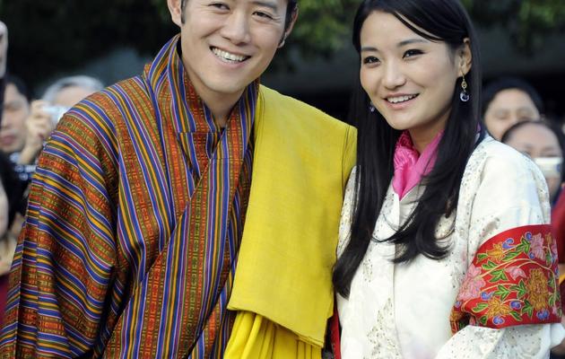 Le roi Jigme Khesar Namgyel Wangchuck (g) et la reine Jetsun Pema du Bhoutan, le 17 novembre 2011 à Tokyo [Toshifumi Kitamura / AFP/Archives]