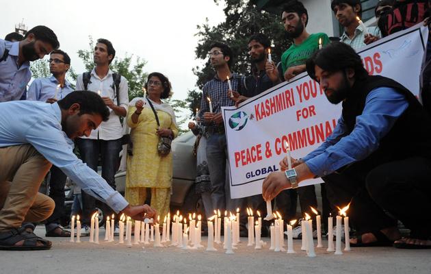 De jeunes musulmans du Cachemire participe à une veillée en faveur de la paix le 27 août 2013 à Srinagar [Rouf Bhat / AFP/Archives]