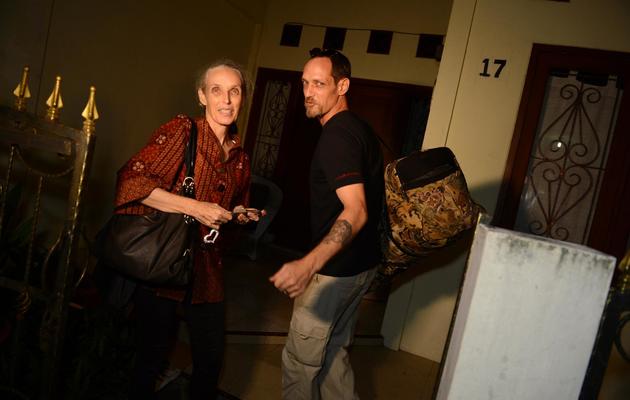 Michaël Blanc et sa mère Helene Le Touzey à leur arrivée au domicile d cette dernière le 20 janvier 2014 à Jakarta  [Romeo Gacad / AFP]