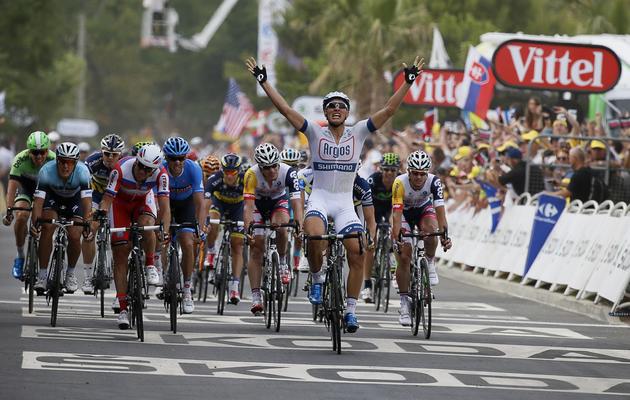 L'Allemand Marcel Kittel manifeste sa joie après sa victoire au sprint lors de la 1ère étape du Tour de France à Bastia le 29 juin 2013 [PASCAL GUYOT / AFP Photo]