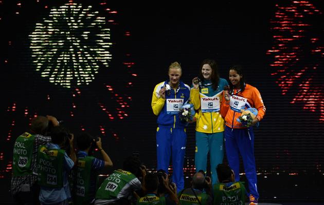 l'Australienne Cate Campbell en or, la Suédoise Sarah Sjostrom en argent, la Néerlandaise Ranomi Kromowidjojo en bronze, le 2 août 2013. [Pierre-Philippe Marcou / AFP]